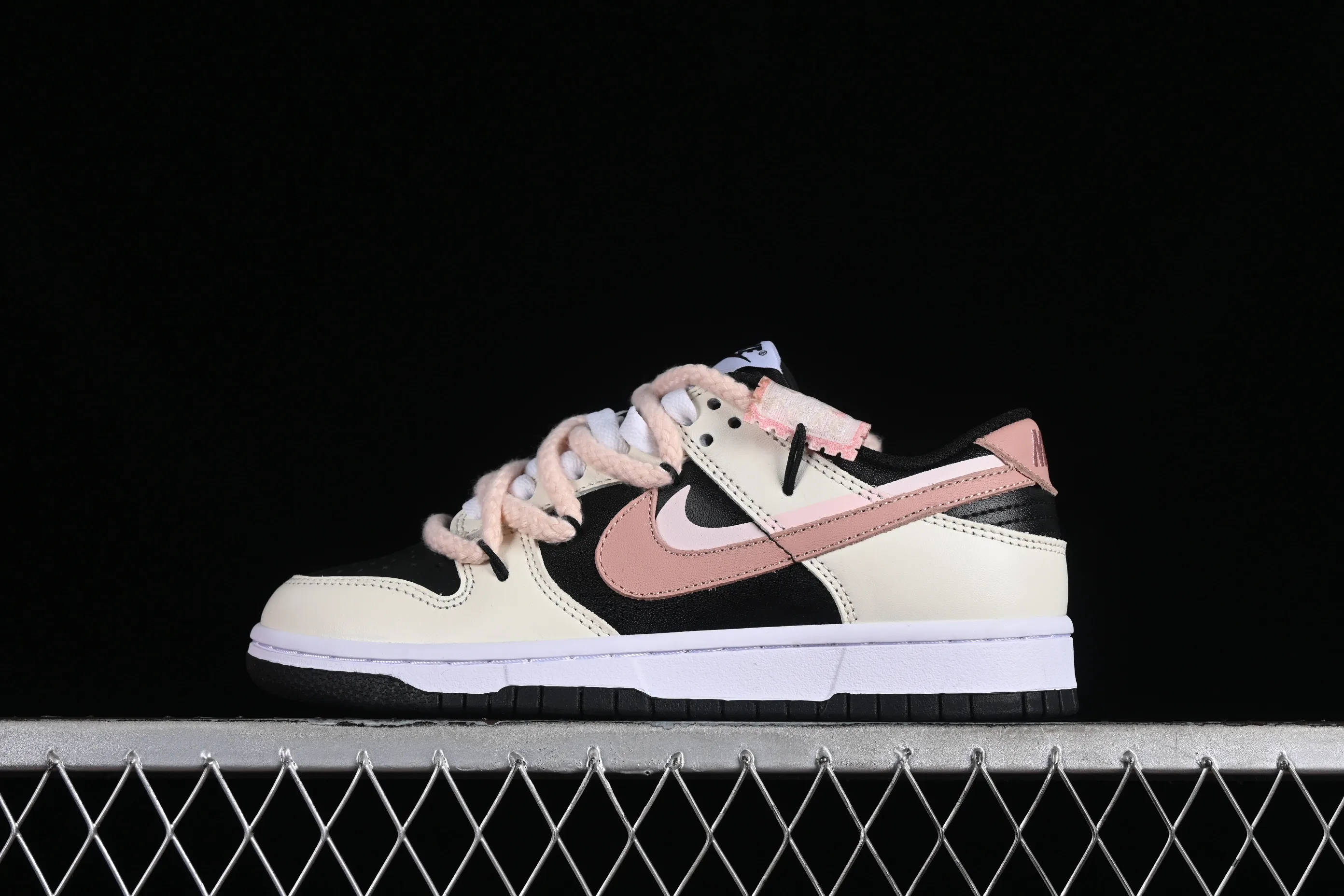 All categories Nk SB Dunk series Nk SB Dunk Low low-top sneakers Nk Dunk Low White Dream Garden Black and White SB low-top casual sneakers FD1232-001
